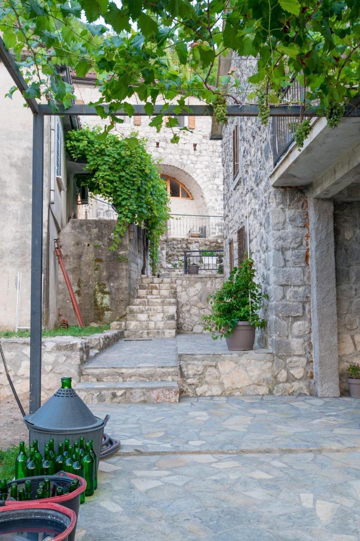 Old House Lekovic Apartman *